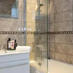 Apartment 2 Bed Centre Flat Sleeps 6 *