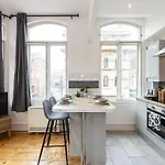 2 Bed Centre Flat Sleeps 6 Apartment