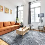 2 Bed Centre Flat Sleeps 6 Apartment