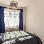 2 Bedroom Denton, Suitable For Professionals Needing A Peaceful Work Environment Διαμέρισμα *