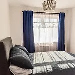 Διαμέρισμα 2 Bedroom Denton, Suitable For Professionals Needing A Peaceful Work Environment Μάντσεστερ