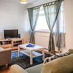 Διαμέρισμα 2 Bedroom Denton, Suitable For Professionals Needing A Peaceful Work Environment Μάντσεστερ