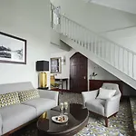 Marriott Victoria & 4*