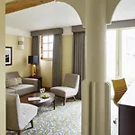 Marriott Victoria & Hotel 4*