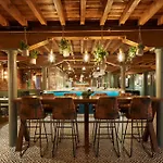 Marriott Victoria & Hotel 4*