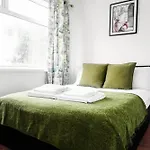 Spacious 3br Weekend Getaway Near Etihad And Coop Live - Free Parking! * Manchester
