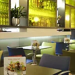 Ibis Centre Princess Street Hotel 3*