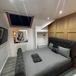 Maison d'hôtes Hendham House - Near Etihad Stadium, Coop Live Arena, Ao Arena, Piccadilly Train Station & Centre