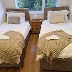 Vakantiehuis Sleeps 5 - Free Parking Wifi Near Airport & Manchester