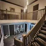 Charming Tudor White House Free Wifi *