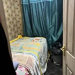 منزل للإقامة Female&family Single, Double And King Size With Shared Bathroom مانشستر