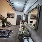 Charming Tudor White House Free Wifi بيت للعطل *