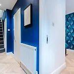 Stunning 5bed 3bath House, Parking, Holiday home