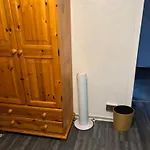 Female&family Single, Double And King Size With Shared Bathroom *