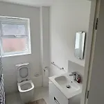 Ferienhaus House - Sleeps 5 Private Parking & Pets Allowed Manchester