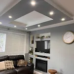 Sleeps 5 - Free Parking Wifi Near Airport & *