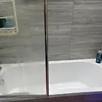 Female&family Single, Double And King Size With Shared Bathroom 홈스테이
