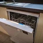 3 Bedroom House With 5 Beds And Parking 18lw