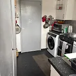 Female&family Single, Double And King Size With Shared Bathroom 홈스테이 *