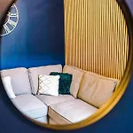 Holiday home Stunning 5bed 3bath House, Parking, *