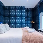 Holiday home Stunning 5bed 3bath House, Parking, *