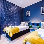 Stunning 5bed 3bath House, Parking,