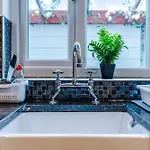 Stunning 5bed 3bath House, Parking, *