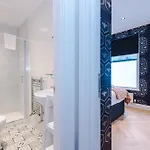 Stunning 5bed 3bath House, Parking,