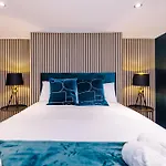 Holiday home Stunning 5bed 3bath House, Parking, *