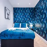 Stunning 5bed 3bath House, Parking, Holiday home