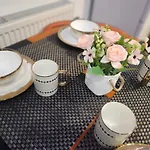 Charming Ground Floor Tudor Free Wifi * Manchester