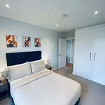 アパート Sky View Centre Luxe - 2 Bedrooms マンチェスター
