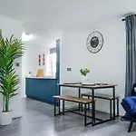 Apartmán Modern 2br Flat Parking Sleeps 6 *