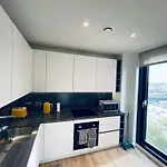 Sky View Centre Luxe - 2 Bedrooms アパート