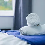 Modern 2br Flat Parking Sleeps 6 Apartmán *