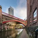 Stunning Centre Flat With A Terrace * Manchester