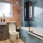 Apartment Luxurious 2br Flat - Sleeps 6 Parking *