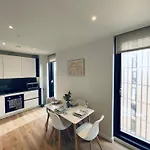 Sky View Centre Luxe - 2 Bedrooms アパート マンチェスター