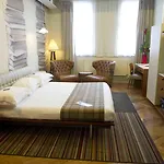 Heathcote Hotel 4*