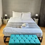 4 Bed Canal St Townhouse Free Parking Feriehus