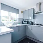 Cosy 3bdr House By Vista Short Lets & Serviced With Ps4 And Parking Manchester
