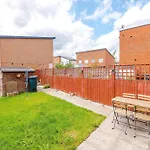 Large Townhouse By The Etihad & Coop Live Arena With Free Parking Hébergement de vacances *