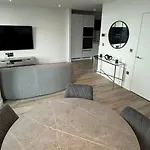 3bed Sleeps 6 - With Wifi Апартаменты