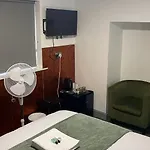 فندق Apex