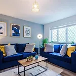 Stylish - 5g Wifi - Free Off-road Parking - Sleeps 6 Manchester