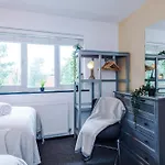 Stylish - 5g Wifi - Free Off-road Parking - Sleeps 6