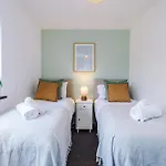 Stylish - 5g Wifi - Free Off-road Parking - Sleeps 6 Manchester