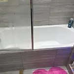 홈스테이 Female&family Single, Double And King Size With Shared Bathroom *