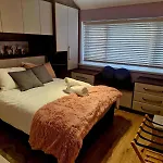بيت للعطل Sleeps 5 - Free Parking Wifi Near Airport & *