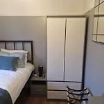 Дом отдыха Sleeps 5 - Free Parking Wifi Near Airport & *